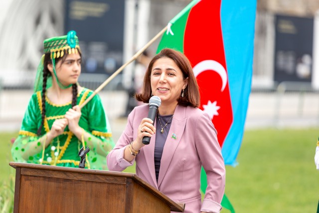 Kanada parlamentinin önündə Azərbaycan bayrağı qaldırılıb - FOTOLAR
